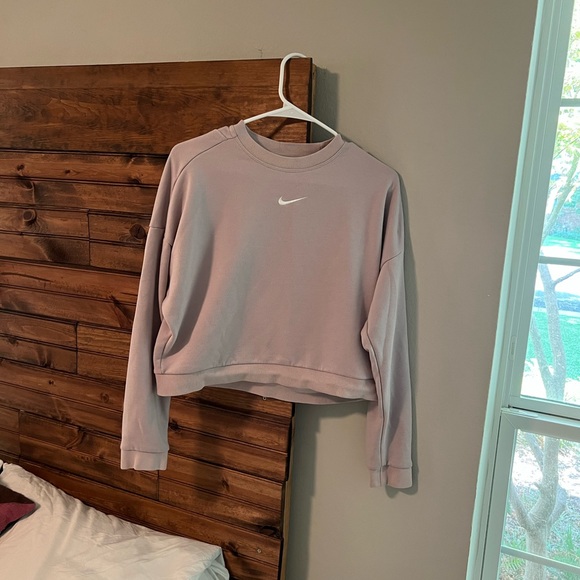 Nike Tops - Nike cropped sweatshirt